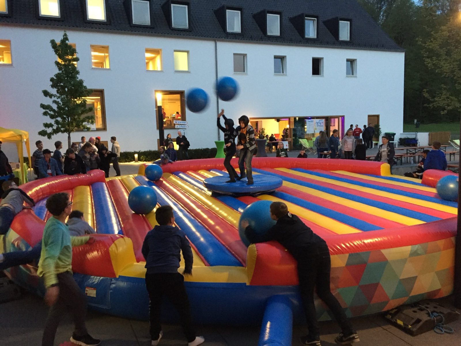 Breakdance – view 4