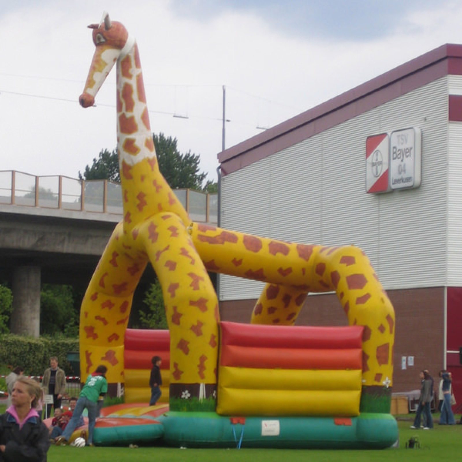 Hüpfburg Giraffe