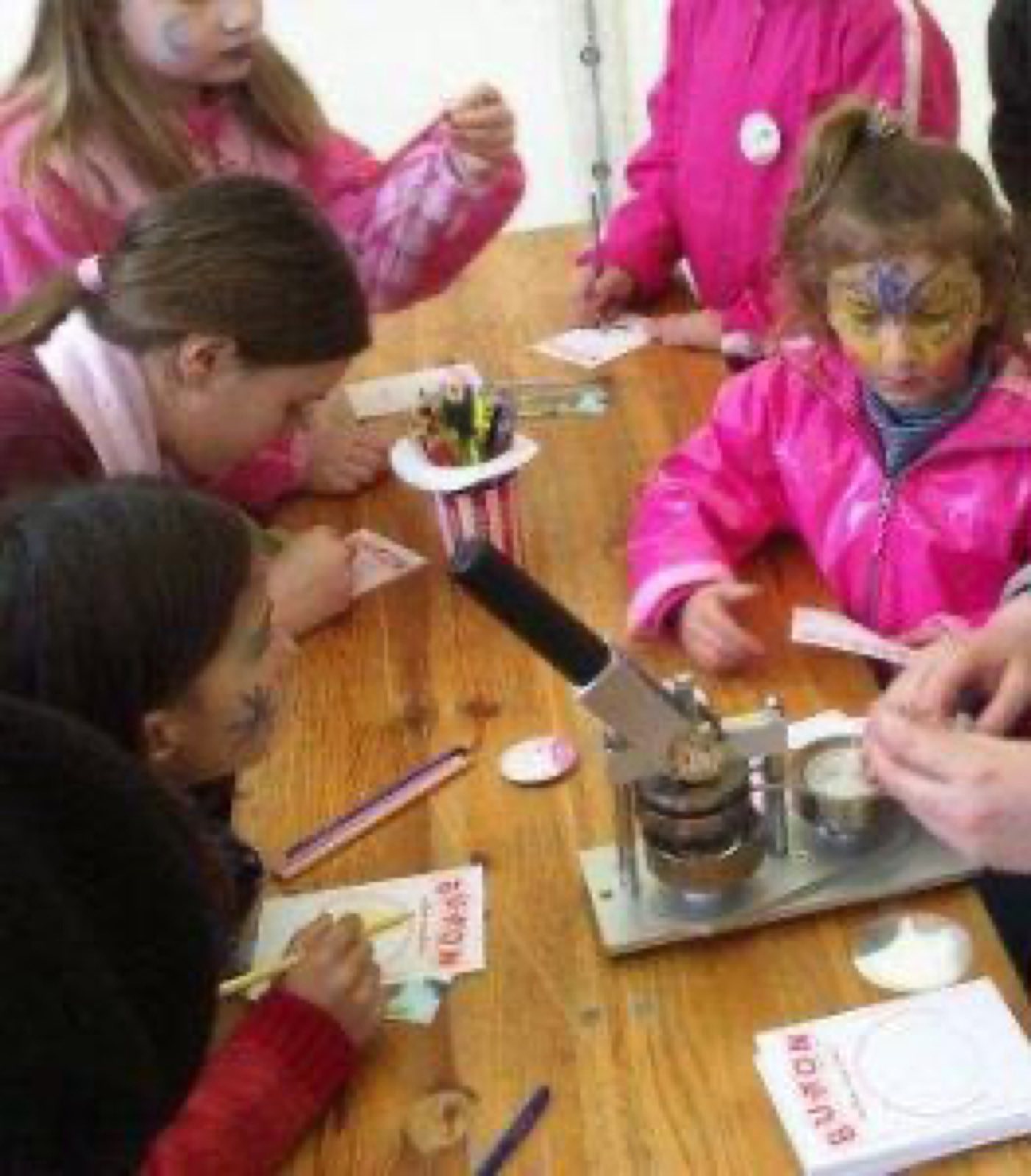 Badge Painting Activity – view 4
