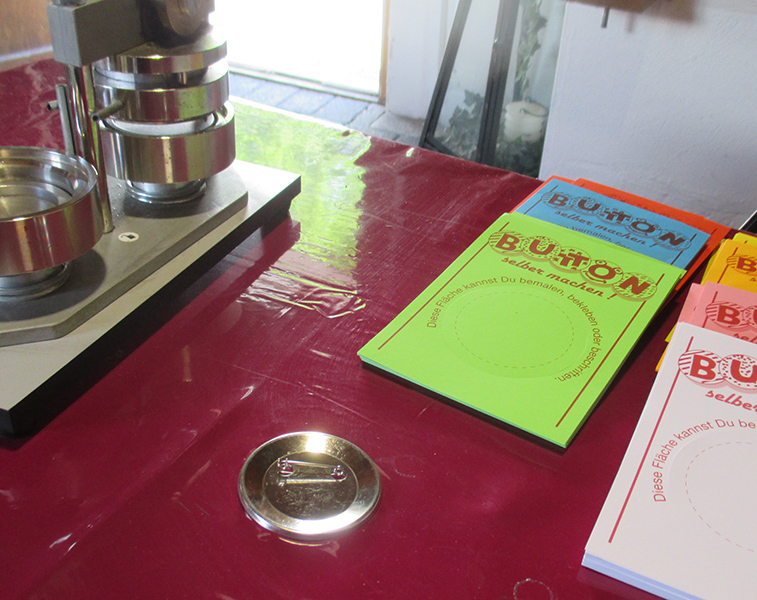 Badge Painting Activity – view 6