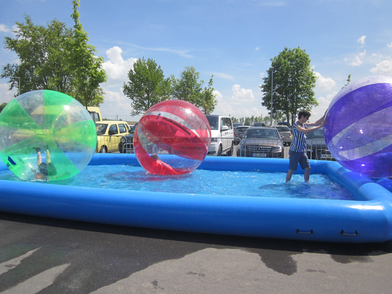 Water Walk with 4 Balls