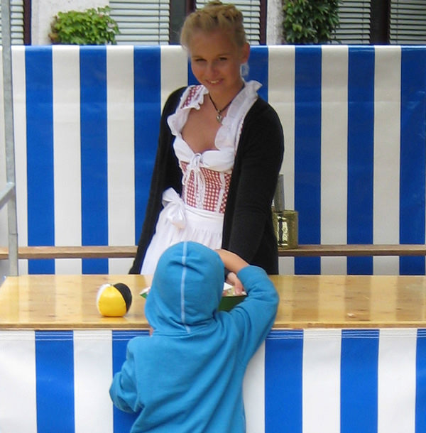 Dosenwerfen im Marktstand – Ansicht 7