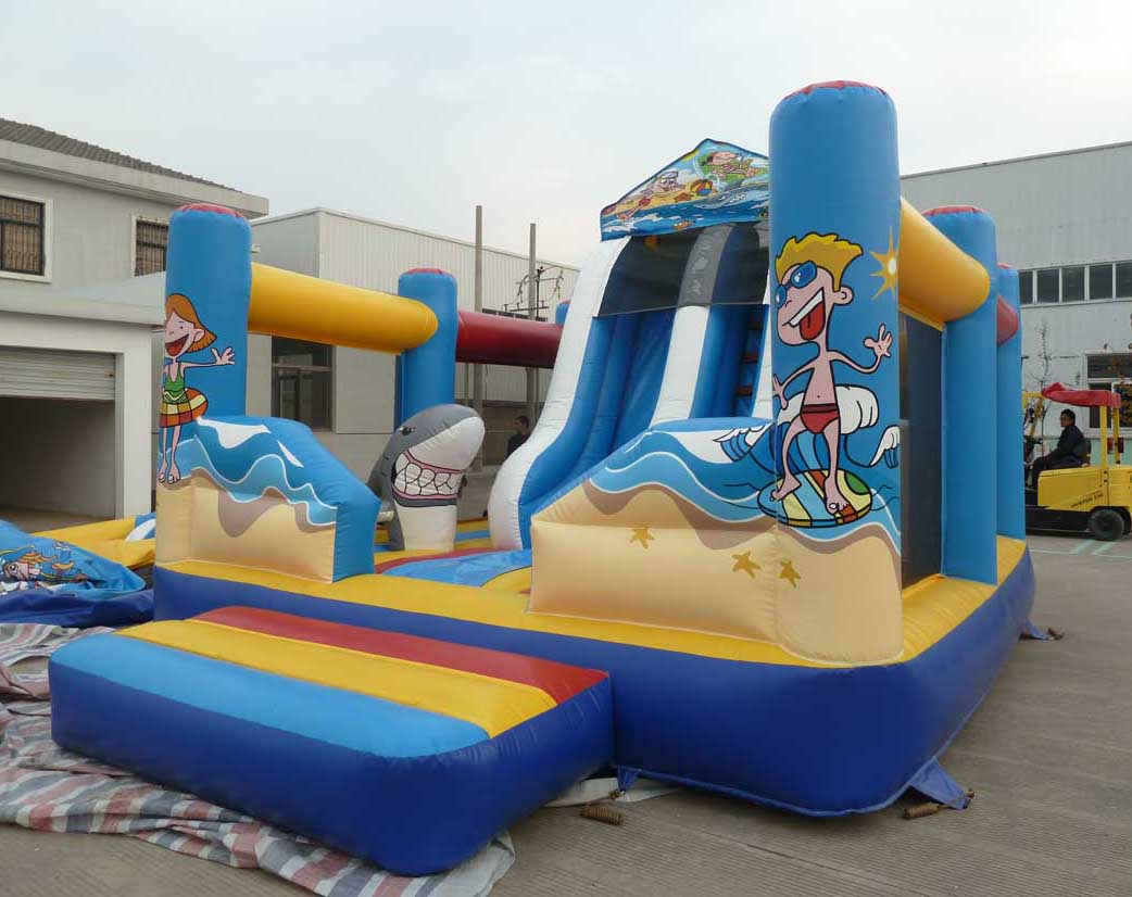 Hüpfburg im Strand- und Meeresdesign mit Rutsche in Blau, Gelb und Weiß