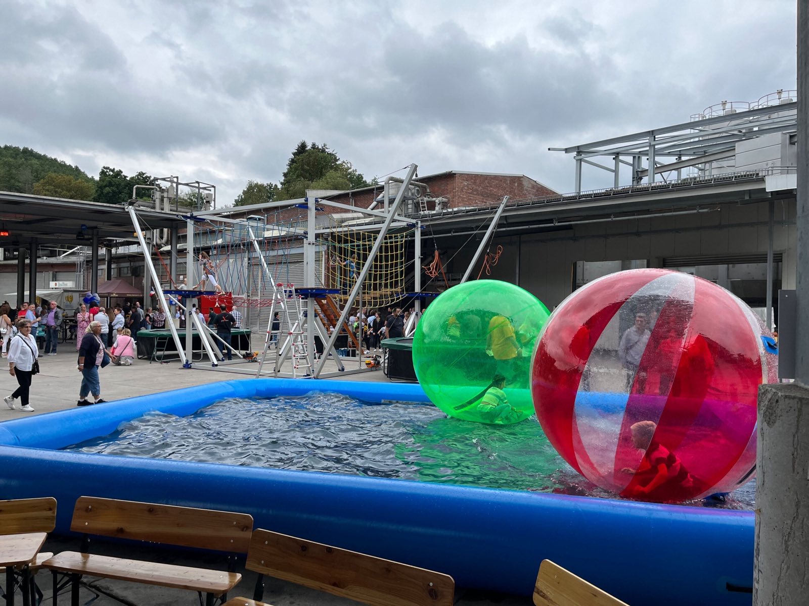 Water Walk mit 2 Bällen – Ansicht 3