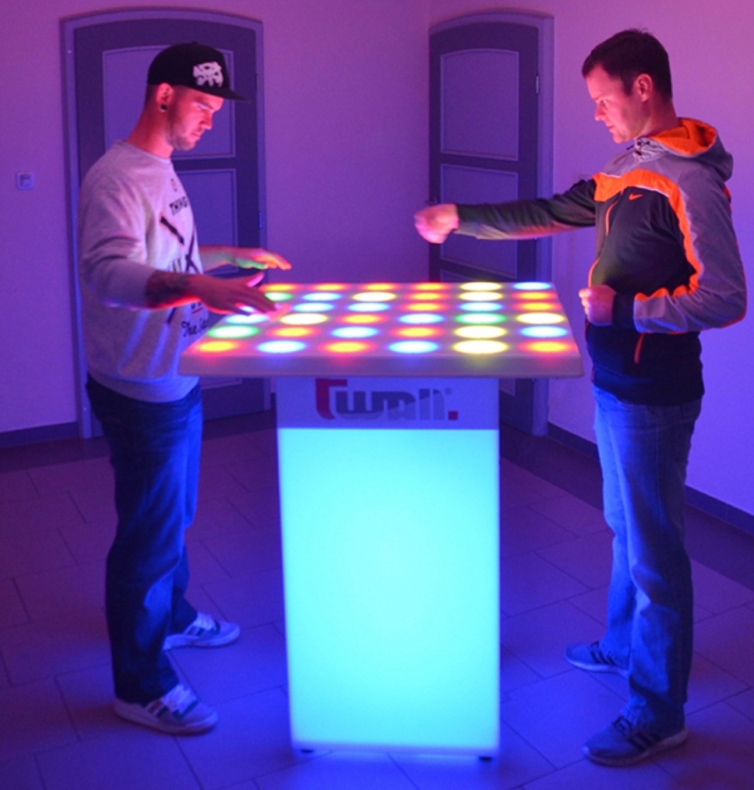 Reaction Desk / twall® Plus