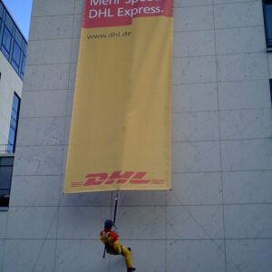 Banner Präsentation via Abseil-Stuntman mieten Banner Präsentation via Abseil-Stuntman mieten