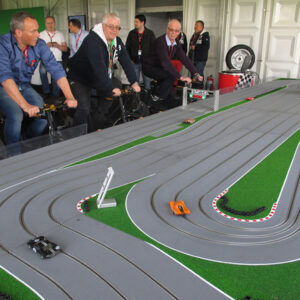 Riesige Bike Slotcar Race Bahn mieten