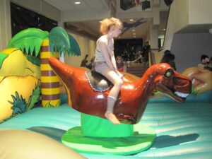 Dino-Bull-Riding-mieten