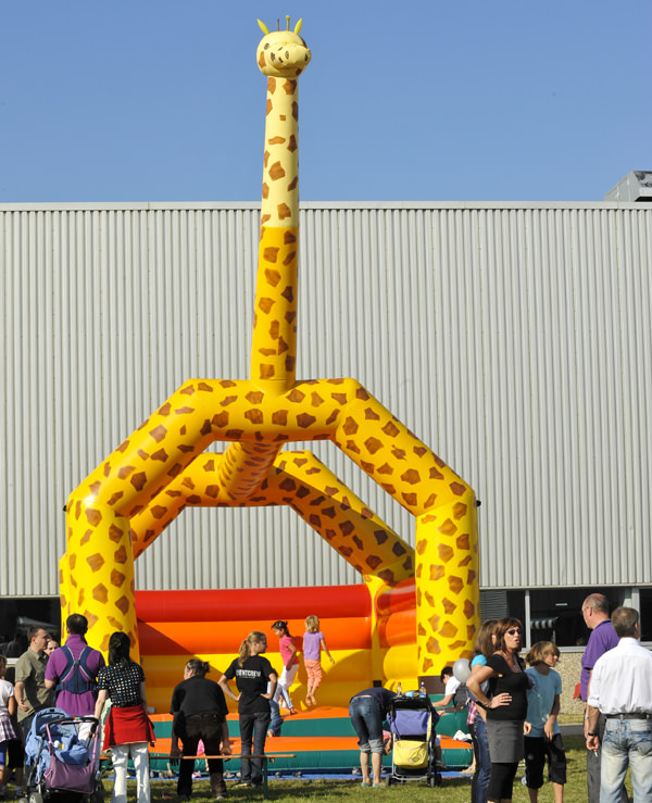 Hüpfburg Giraffe – ein tierisches Erlebnis für Kinder | Gartenspielzeug