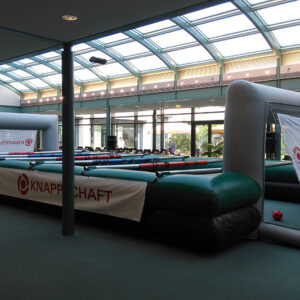 Human Table Soccer mit Bannern mieten
