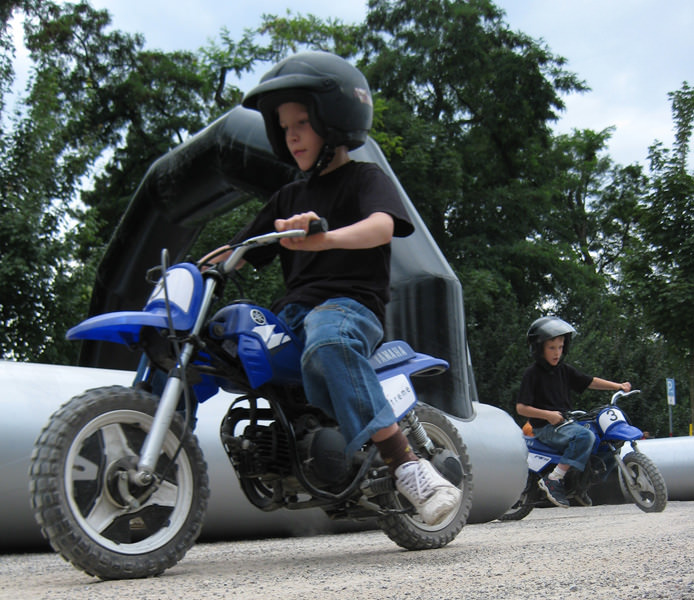 Kinder-Motorradbahn-mieten