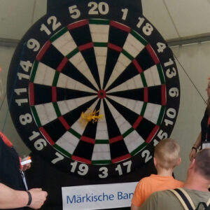 XXL-Dart mit Kundenwerbung mieten